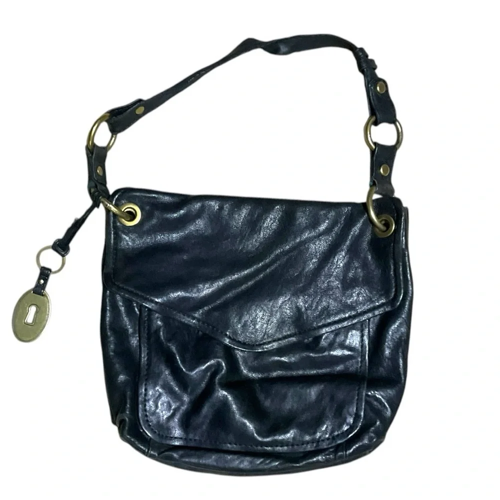 🖤 Fossil Black Leather Shoulder Bag – Vintage Style with Brass Hardware‎